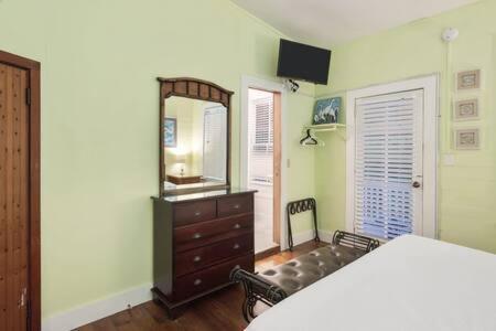 Curry House - Pool, King Bed & Balcony! 7 Gasthof *