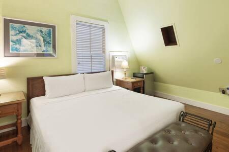 Gasthof Curry House - Pool, King Bed & Balcony! 7 *