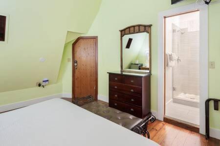 Curry House - Pool, King Bed & Balcony! 7 Gasthof Key West